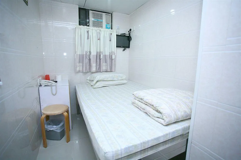 United Co-Operate Guest House Hongkong 0*,  Čína